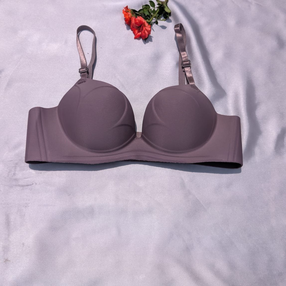 Imposed Design Hand Shape Seamless Medium Padded Bra — view 7
