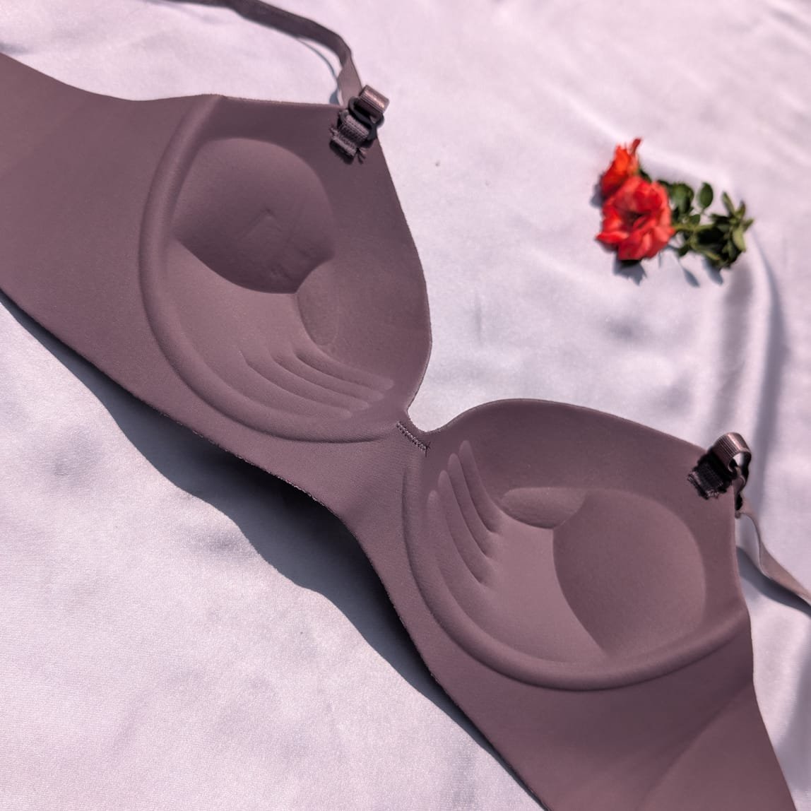 Imposed Design Hand Shape Seamless Medium Padded Bra — view 8